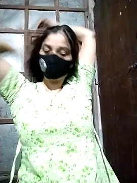 Snapshot of Aruyeshi- chatting on 11/02/25, 03:20 Aruyeshi- online show from 11/02/25, 03:20