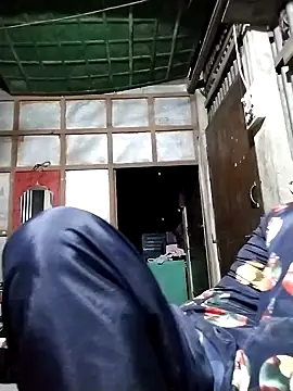 Snapshot of Aruyeshi- chatting on 11/03/25, 06:03 Aruyeshi- online show from 11/03/25, 06:03