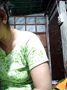 Snapshot of Aruyeshi- chatting on 11/07/25, 04:45 Aruyeshi- online show from 11/07/25, 04:45