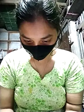 Snapshot of Aruyeshi- chatting on 11/09/25, 12:58 Aruyeshi- online show from 11/09/25, 12:58