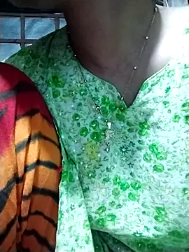 Snapshot of Aruyeshi- chatting on 11/11/25, 04:23 Aruyeshi- online show from 11/11/25, 04:23