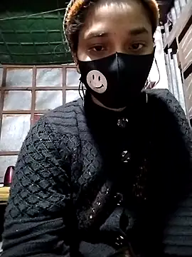 Snapshot of Aruyeshi- chatting on 11/28/25, 04:04 Aruyeshi- online show from 11/28/25, 04:04