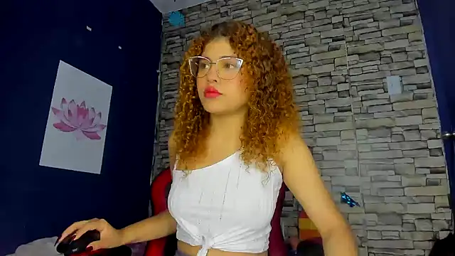 sofiacastillo01 online show from 02/11/25, 01:09