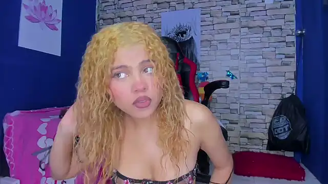 sofiacastillo01 online show from 02/13/25, 05:22