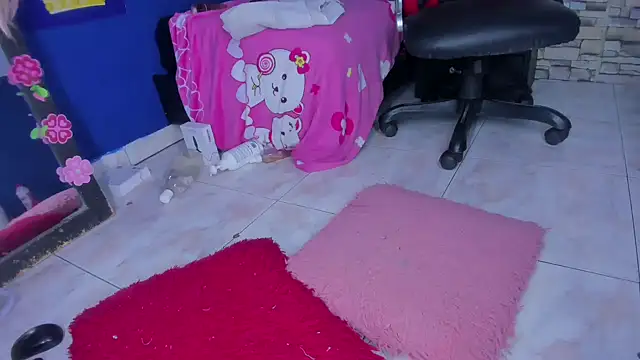 sofiacastillo01 online show from 02/13/25, 08:24