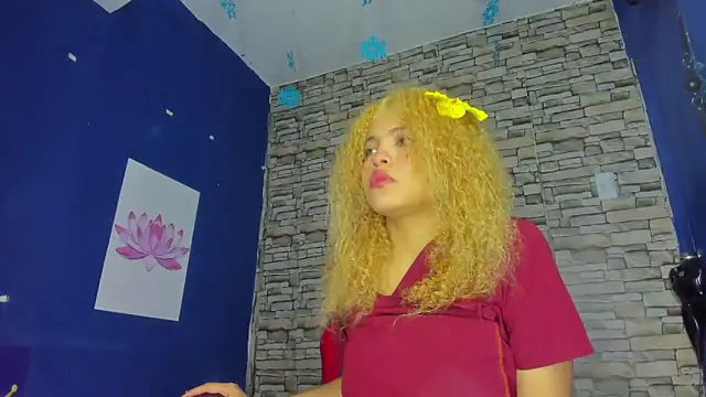 sofiacastillo01 online show from 02/16/25, 01:05