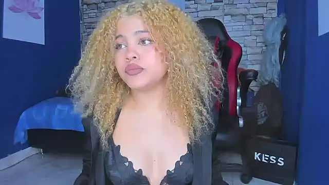 sofiacastillo01 online show from 02/20/25, 05:40