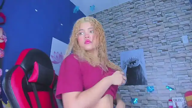 sofiacastillo01 online show from 02/22/25, 12:40