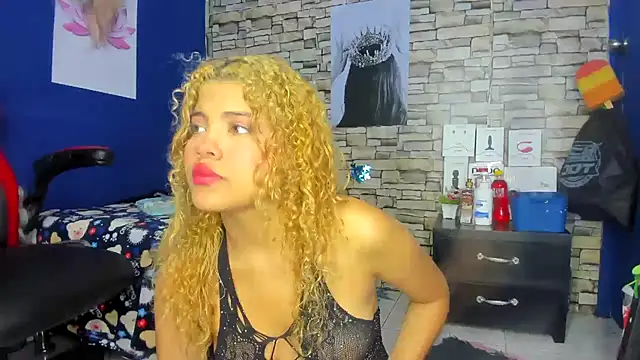 sofiacastillo01 online show from 03/07/25, 12:45