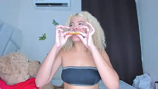 sofiacastillo01 online show from 01/06/26, 02:32