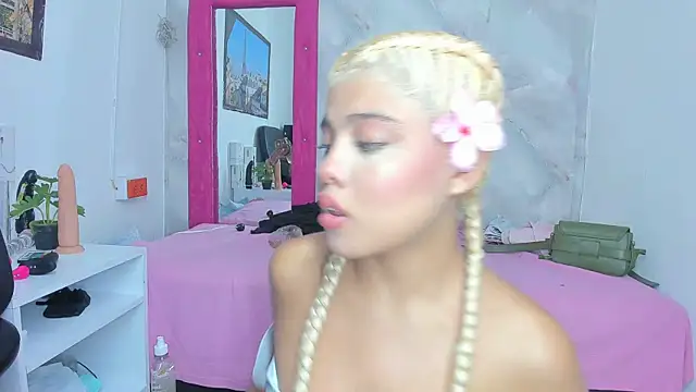 Snapshot of sofiacastillo01 chatting on 06/21/26, 01:35 sofiacastillo01 online show from 06/21/26, 01:35