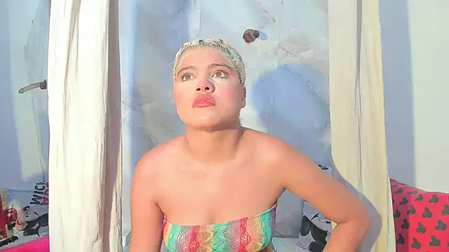 Snapshot of sofiacastillo01 chatting on 06/29/26, 01:33 sofiacastillo01 online show from 06/29/26, 01:33