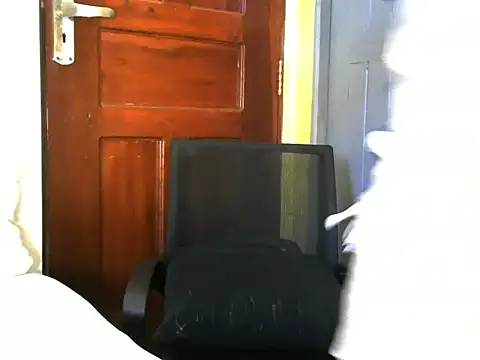 Sexy burberry online show from 10/19/25, 09:21