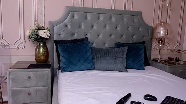 LucyAddison online show from 02/06/25, 03:59