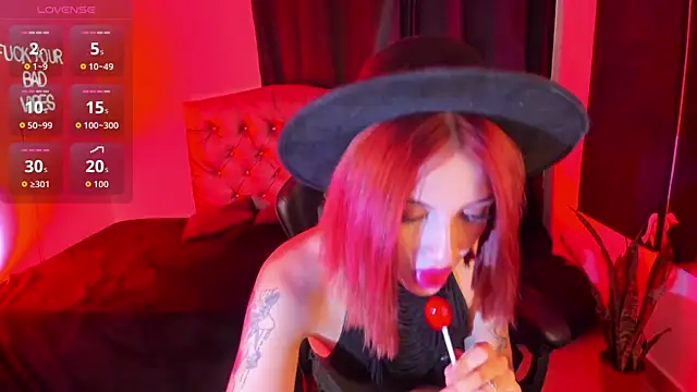 Snapshot of VictoriaRosse_ chatting on 11/06/25, 02:12 VictoriaRosse online show from 11/06/25, 02:12