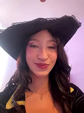 Snapshot of peiton_steele7 chatting on 10/31/25, 07:48 peiton steele7 online show from 10/31/25, 07:48