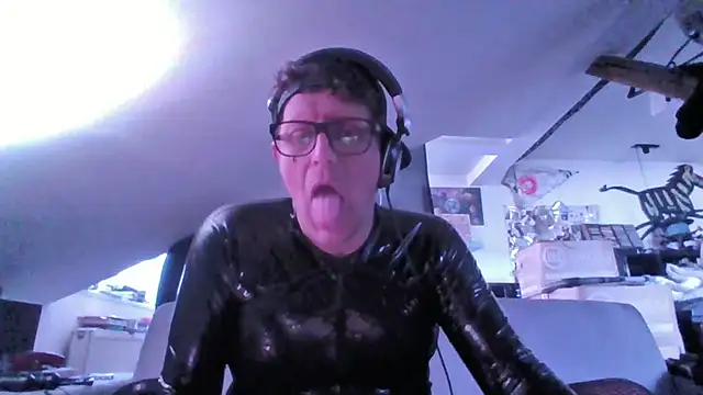 Bigthroaterboy online show from 10/30/25, 09:33