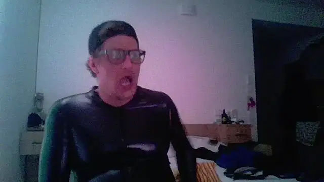 Snapshot of Bigthroaterboy chatting on 03/21/26, 04:39 Bigthroaterboy online show from 03/21/26, 04:39