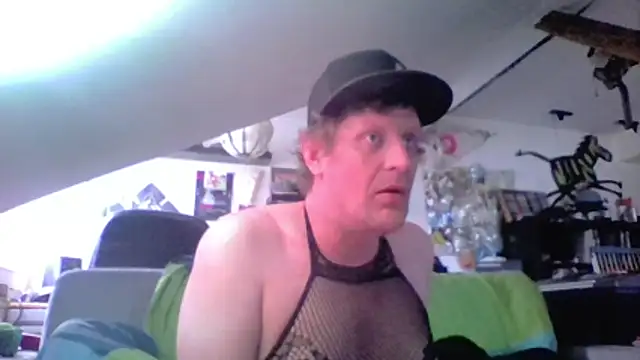 Snapshot of Bigthroaterboy chatting on 05/09/26, 05:12 Bigthroaterboy online show from 05/09/26, 05:12