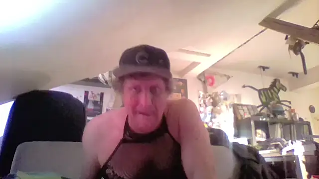 Snapshot of Bigthroaterboy chatting on 05/15/26, 05:42 Bigthroaterboy online show from 05/15/26, 05:42