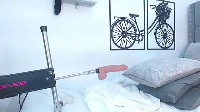 YUSELFI ROSS  online show from 02/12/25, 06:51