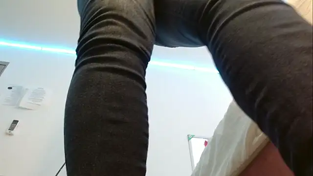 YUSELFI ROSS  online show from 03/19/25, 12:23