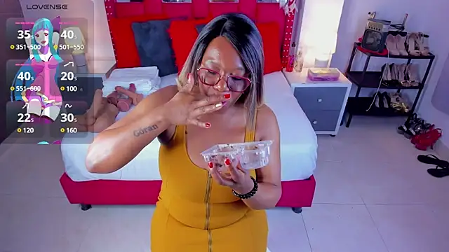 Snapshot of ShantalDior chatting on 02/04/25, 03:11 ShantalDior online show from 02/04/25, 03:11