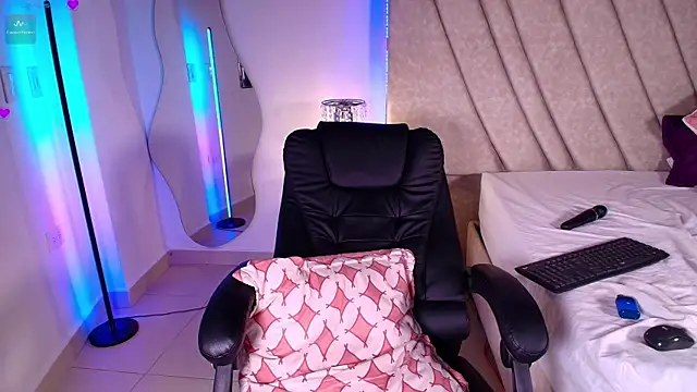 LeahPrada  online show from 01/02/25, 11:16