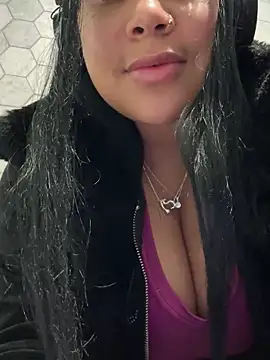 Snapshot of HaileyDiana chatting on 03/05/25, 10:11 HaileyDiana online show from 03/05/25, 10:11