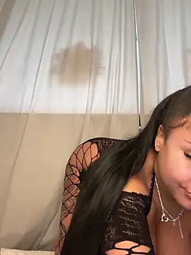 Snapshot of HaileyDiana chatting on 03/06/25, 08:19 HaileyDiana online show from 03/06/25, 08:19