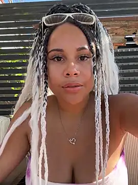 Snapshot of HaileyDiana chatting on 09/12/25, 01:00 HaileyDiana online show from 09/12/25, 01:00