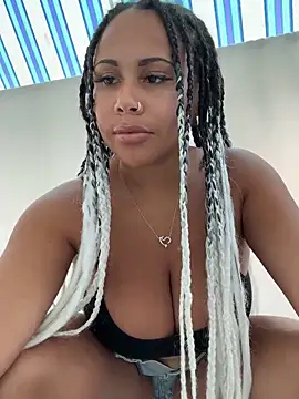 Snapshot of HaileyDiana chatting on 09/29/25, 12:54 HaileyDiana online show from 09/29/25, 12:54