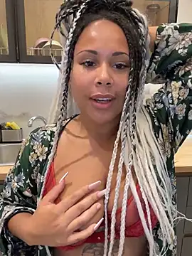 Snapshot of HaileyDiana chatting on 10/09/25, 04:16 HaileyDiana online show from 10/09/25, 04:16