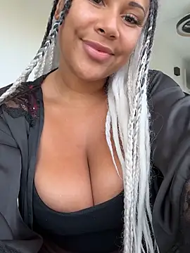 Snapshot of HaileyDiana chatting on 10/10/25, 03:00 HaileyDiana online show from 10/10/25, 03:00