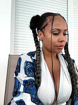 HaileyDiana online show from 11/17/25, 10:54