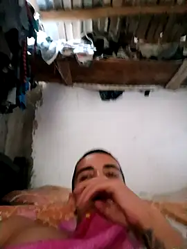 Snapshot of Restrepo300 chatting on 10/05/25, 02:15 Restrepo300 online show from 10/05/25, 02:15