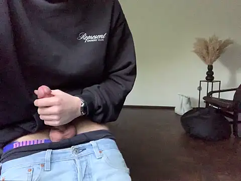 Snapshot of KendrickJiz chatting on 10/21/25, 03:46 KendrickJiz online show from 10/21/25, 03:46