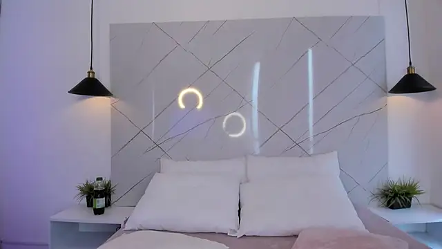 ANTONELLA  ROUSE  online show from 12/01/25, 08:47