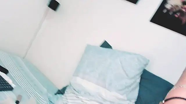 Snapshot of Aleja1214 chatting on 02/23/25, 09:26 Aleja1214 online show from 02/23/25, 09:26