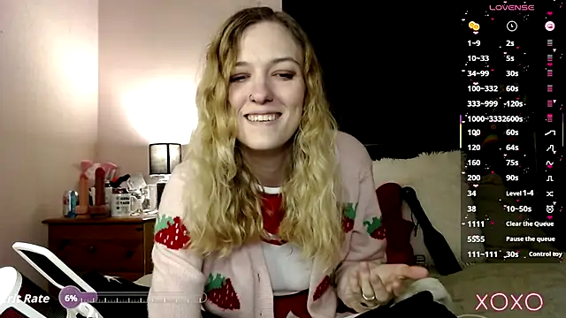 Snapshot of EllieeRose chatting on 09/24/25, 11:30 EllieeRose online show from 09/24/25, 11:30