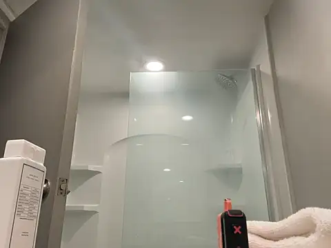 Snapshot of trash4cash chatting on 12/21/25, 04:52 trash4cash online show from 12/21/25, 04:52