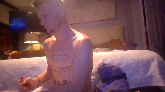 Snapshot of trash4cash chatting on 07/19/26, 02:54 trash4cash online show from 07/19/26, 02:54