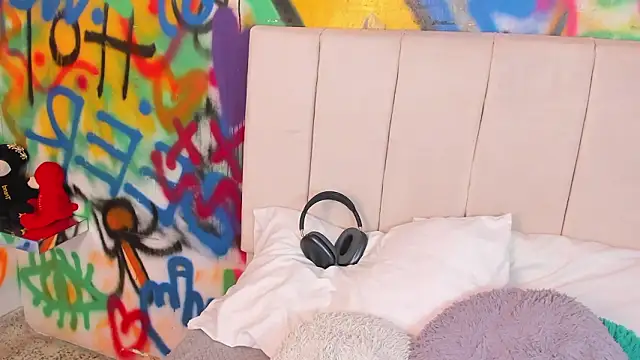 Liana Bernocchi online show from 02/28/26, 08:32