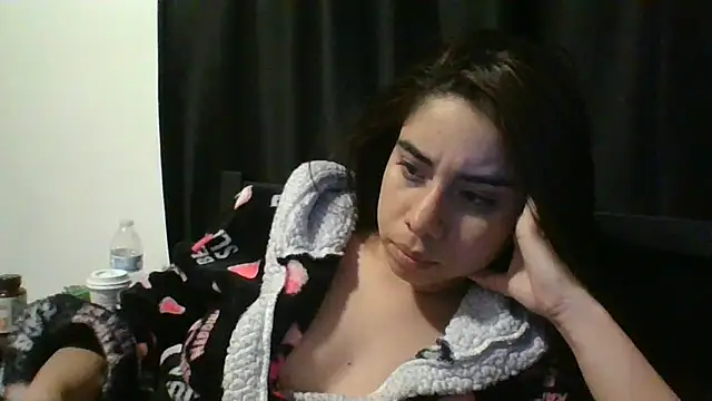 Snapshot of catrinasexy19 chatting on 03/10/25, 05:39 catrinasexy19 online show from 03/10/25, 05:39