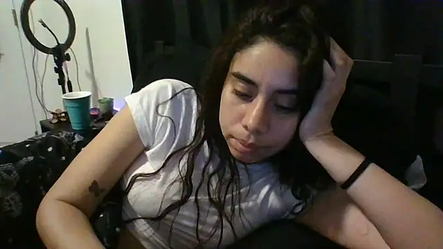 Snapshot of catrinasexy19 chatting on 03/18/25, 12:27 catrinasexy19 online show from 03/18/25, 12:27