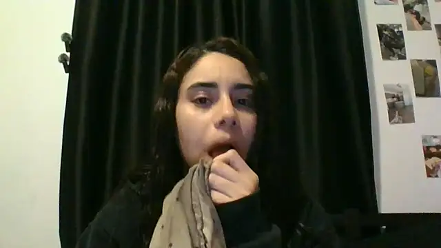 Snapshot of catrinasexy19 chatting on 03/20/25, 10:29 catrinasexy19 online show from 03/20/25, 10:29