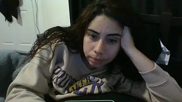 Snapshot of catrinasexy19 chatting on 03/22/25, 10:37 catrinasexy19 online show from 03/22/25, 10:37