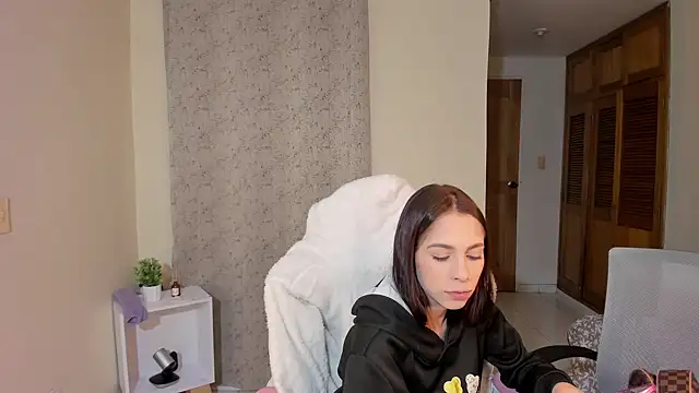 shanakendal2 online show from 02/11/25, 07:48