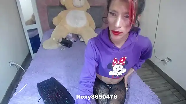 Snapshot of roxy_roxxan chatting on 07/09/26, 01:31 roxy roxxan online show from 07/09/26, 01:31