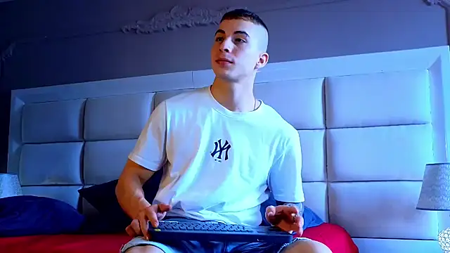 Snapshot of AsmodeoCox chatting on 01/20/25, 09:01 AsmodeoCox online show from 01/20/25, 09:01